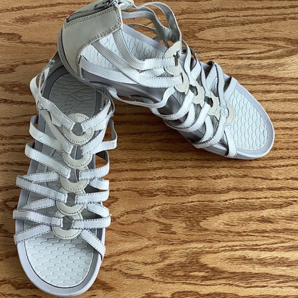 YUU Tilly Taupe Sandals - Women’s Size 9 1/2M.